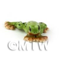 Miniature Ceramic Green Stretching Frog
