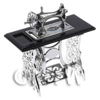 1/12th scale - Dolls House Silver Metal Sewing Machine With Black Metal Top 