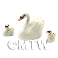 Dolls House Miniature Fine Ceramic White Swan And 2 Signets