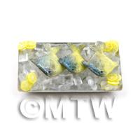 3 Dolls House Miniature Blue and Yellow Fish (FSHT24)