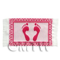  Dolls House Miniature Pink Feet Welcome / Bathroom Mat (NW16)