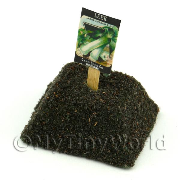 1/12 Scale Dolls House Miniatures  | Dolls House Miniature London Flag Leek Seed Packet With A Stick
