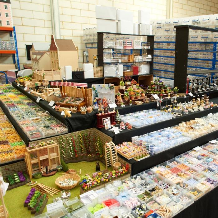 MyTinyWorld Dolls House Miniatures Display Stand