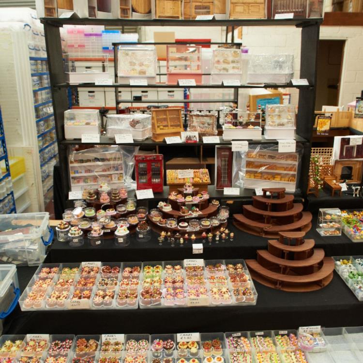 MyTinyWorld Dolls House Miniatures Display Stand Cakes