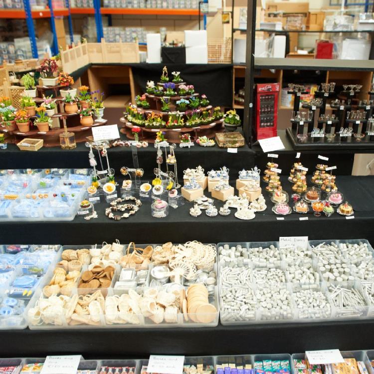 MyTinyWorld Dolls House Miniatures Display Baskets and Metal