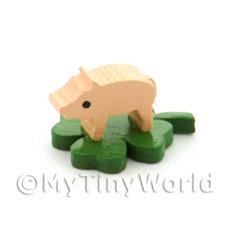 Dolls House Miniature Tiny Pig Standing On A Clover Leaf
